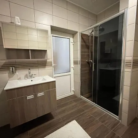 Luxotel בית הארחה זרנג'נין