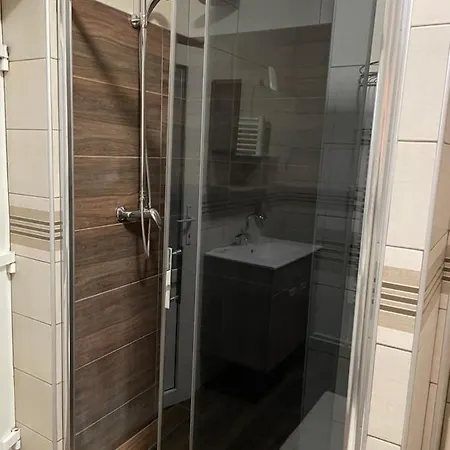 Luxotel בית הארחה זרנג'נין