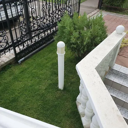 Luxotel בית הארחה זרנג'נין